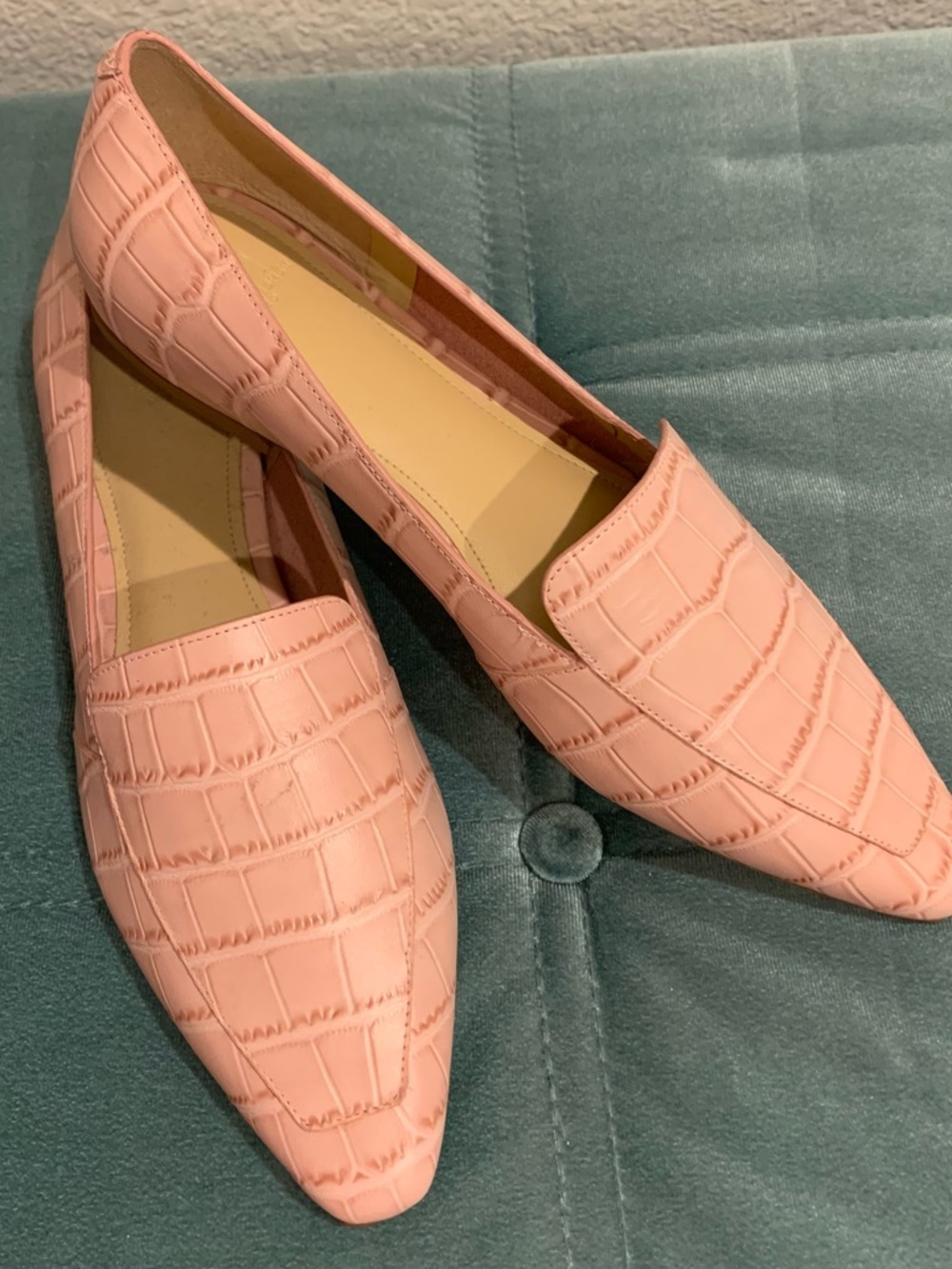 Women’s Croc-Embossed Pointed Toe Flats in Pink